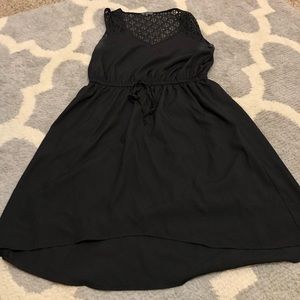 Black sleeveless dress